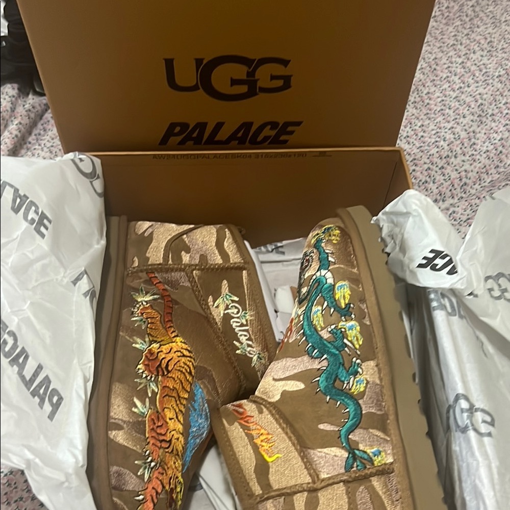 UGG x PALACE Embroidered short uggs